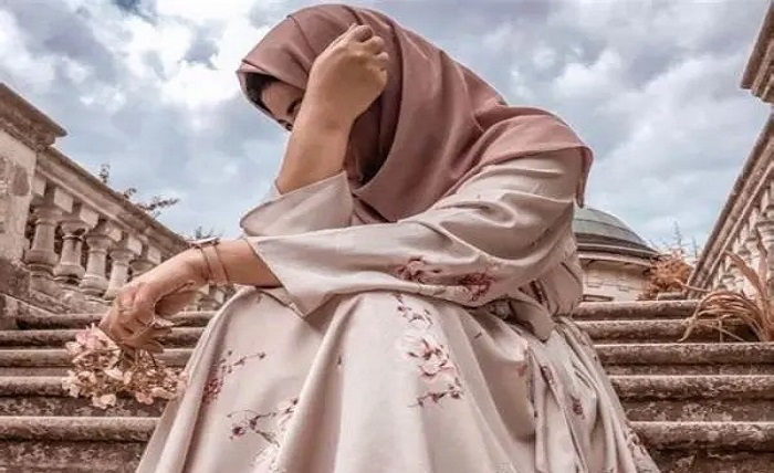 বোরকা পরা মেয়েদের পিক তোলার স্টাইল